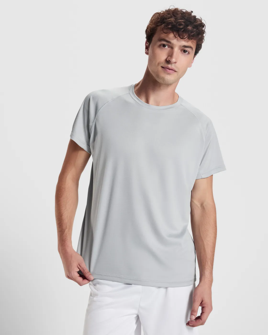 Camiseta deportiva transpirable en uso
