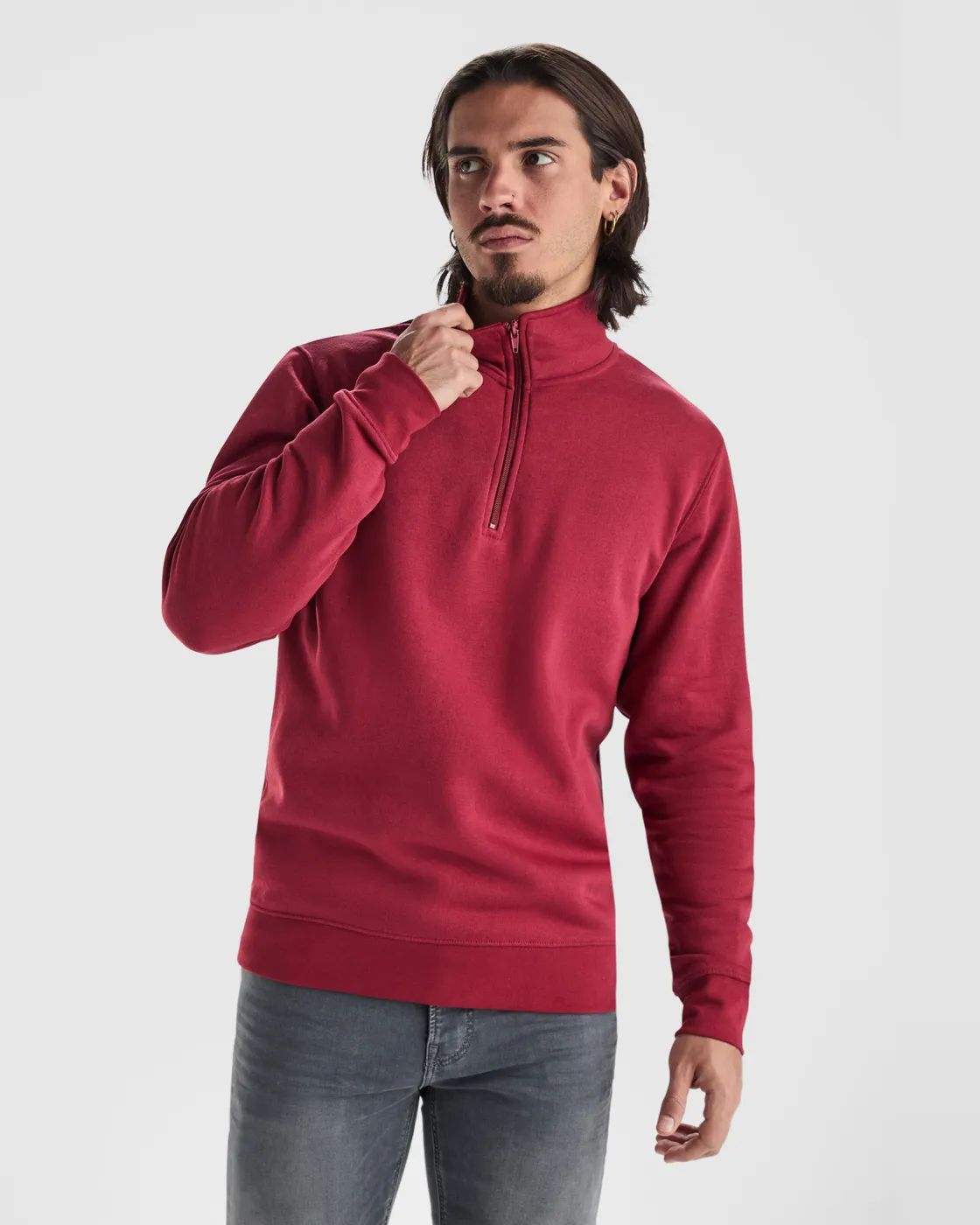 Sudadera media cremallera Roly en uso