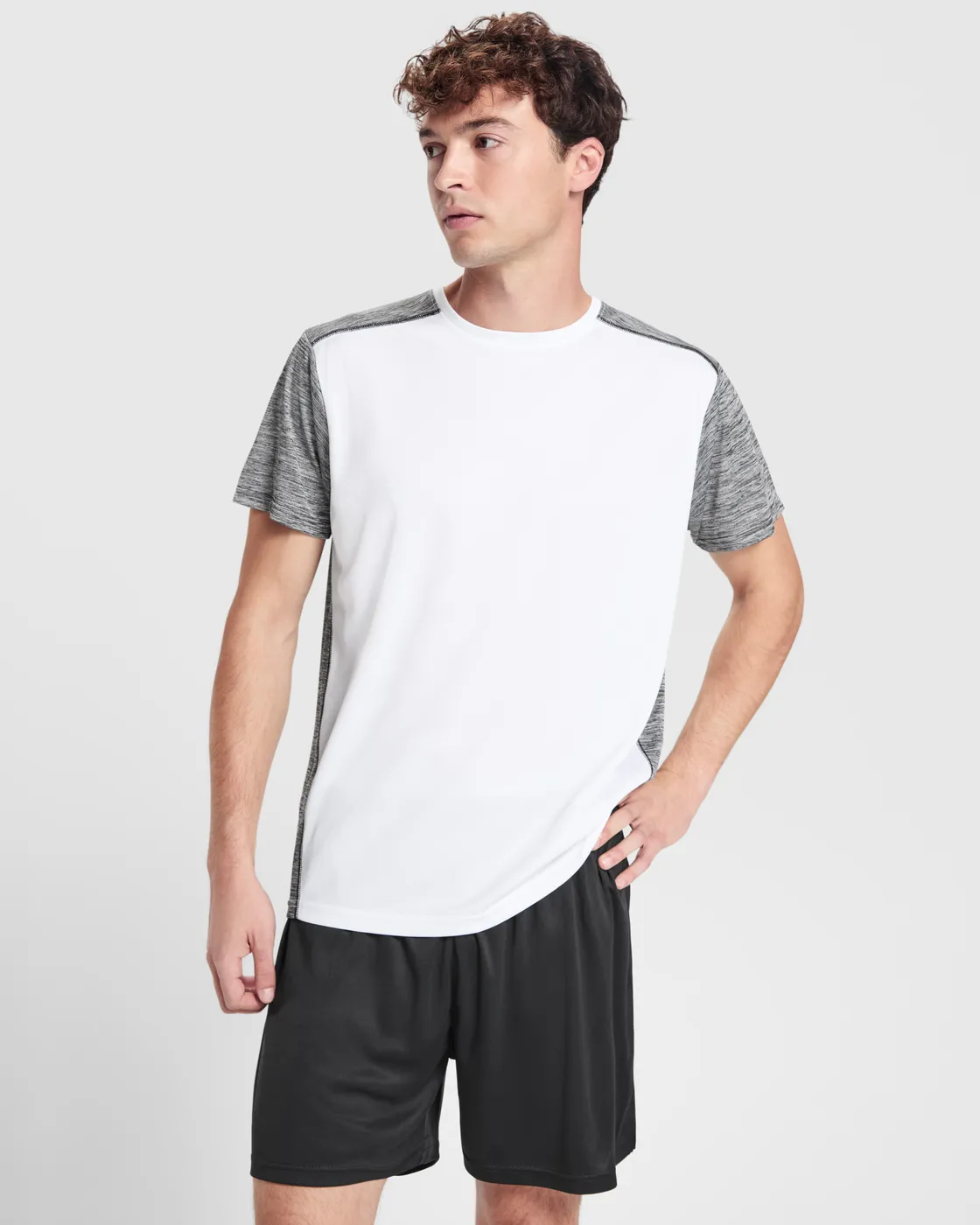 Camiseta bicolor antirroce en uso