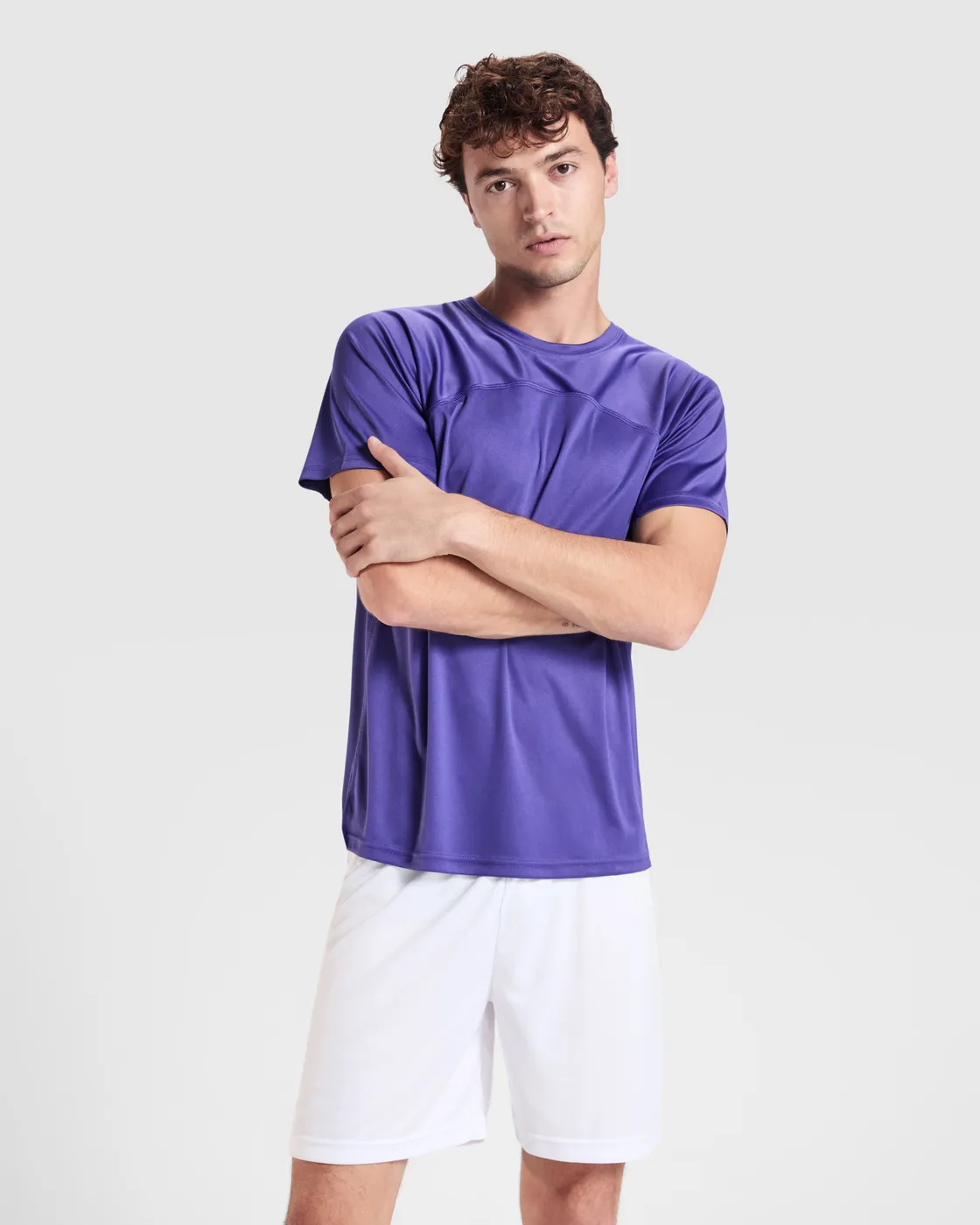 Camiseta técnica con vivos flúor en uso